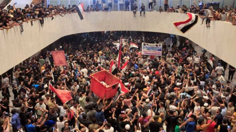 اقتحام البرلمان العراقي “رسالة تحذيرية” من الصدر للمالكي