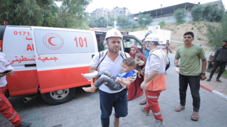 الهلال الأحمر الفلسطيني: إصابة برصاص الاحتلال الحي بالبطن لطفل “17 عامًا”في بلدة قباطية قضاء جنين