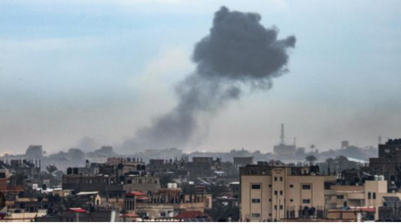 جيش الاحتلال بموافقة أمريكية يقصف مدينة رفح جنوب قطاع غزة