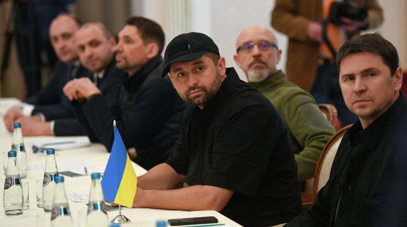 مقتل أحد أعضاء الوفد الأوكراني لجولة المفاوضات الأولى مع روسيا