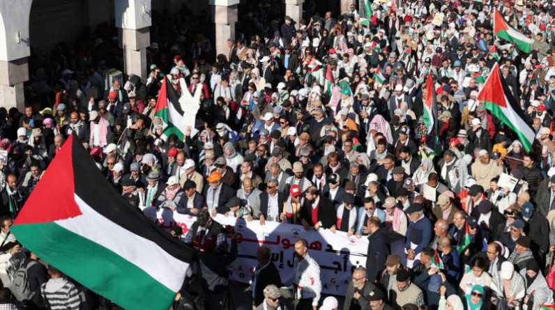 المغاربة يتظاهرون للمطالبة بوقف تجويع أهالي غزة