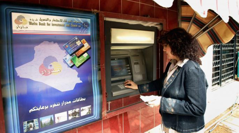 العراق: عصابات البطاقات المصرفية تنعش تهريب الدولار