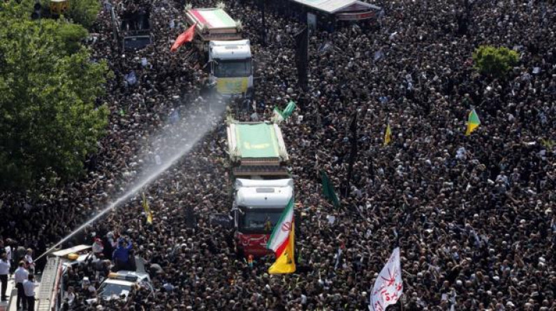 جنازة شعبية مهيبة لرئيس دولة إيران حضرها زعماء عرب