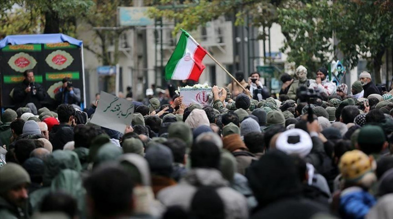 احتجاجات في إيران على رفع الحكومة أسعار سلع غذائية أساسية