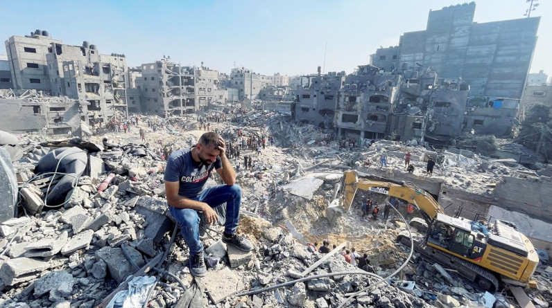 « ميدل إيست إي»: العالم العربي والإسلامي يقف يشاهد ما تفعل إسرائيل بشعب غزة في صمت