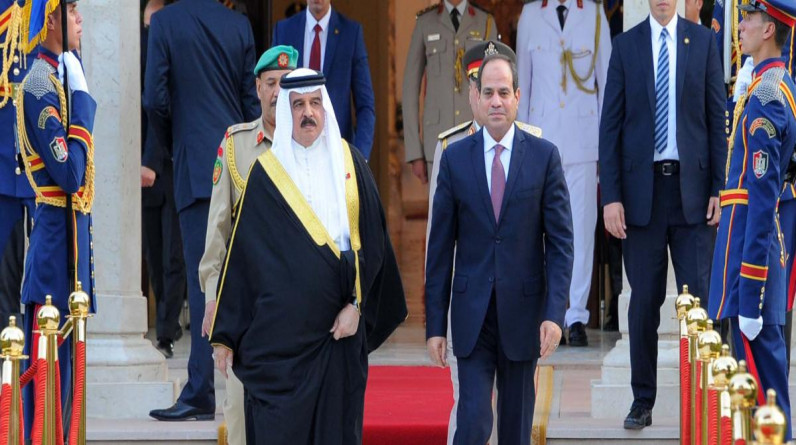 السيسي وملك البحرين يبحثان العلاقات وتطورات إقليمية