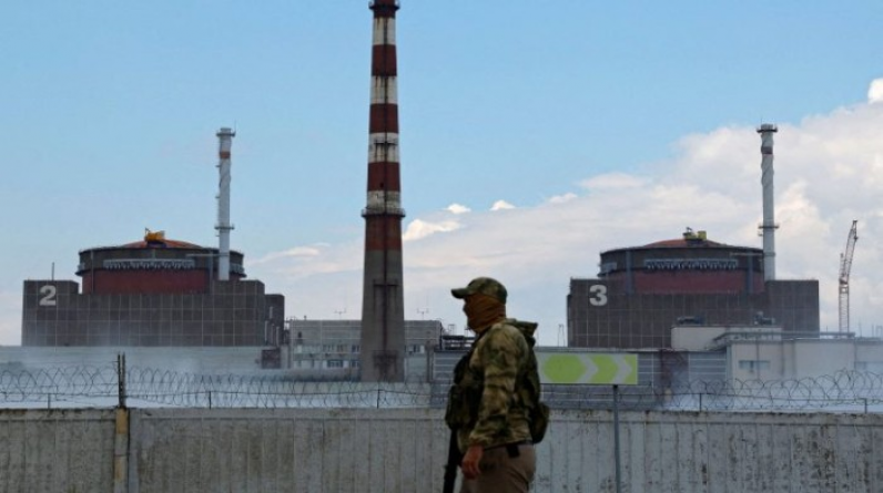 روسيا وأوكرانيا تتبادلان الاتهام بقصف قرب محطة زابوريجيا النووية