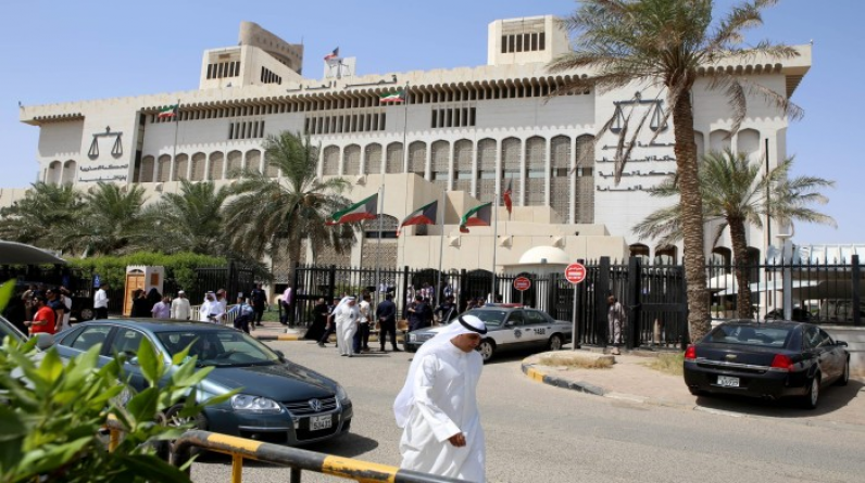 الكويت.. المحكمة الدستورية ترفض الطعون ضد قانون المسئ