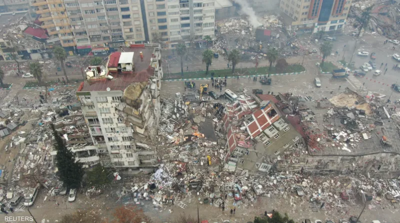 الخارجية تعلن وفاة مصريين اثنين من أسرة واحدة في الزلزال بتركيا