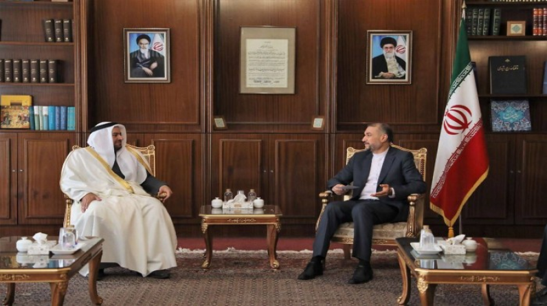 عبد اللهيان وشمخاني يبحثان مع وزير قطري قضايا إقليمية ودولية