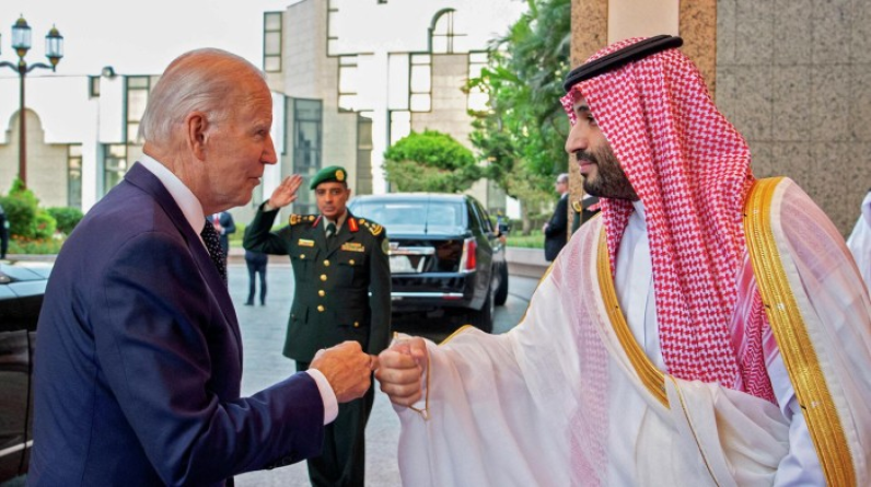 البيت الأبيض ينتقد تخفيضات أوبك+ ويؤكد: السعودية شريك استراتيجي مهم