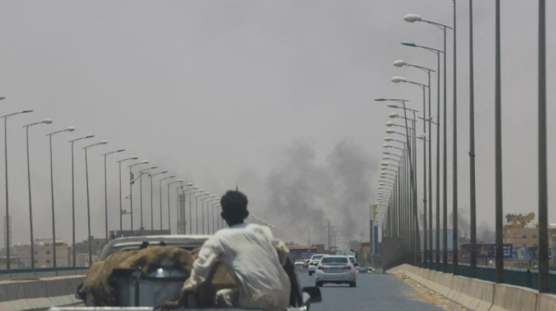 استهداف موكب فرنسي في السودان.. والجيش والدعم السريع يتبادلان التهم