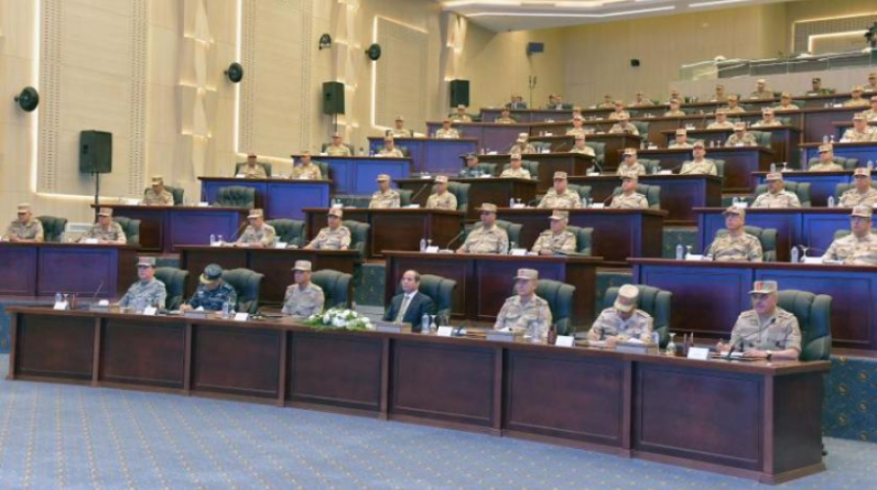 السيسي يبحث مع قادة الجيش انعكاسات التطورات الإقليمية على الأمن القومي