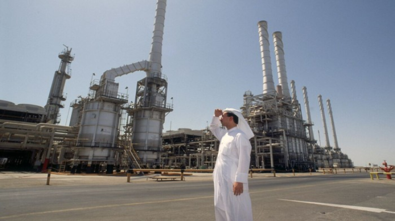 تخفيضات إنتاج النفط.. هل تدفع اقتصاد السعودية نحو الانكماش؟