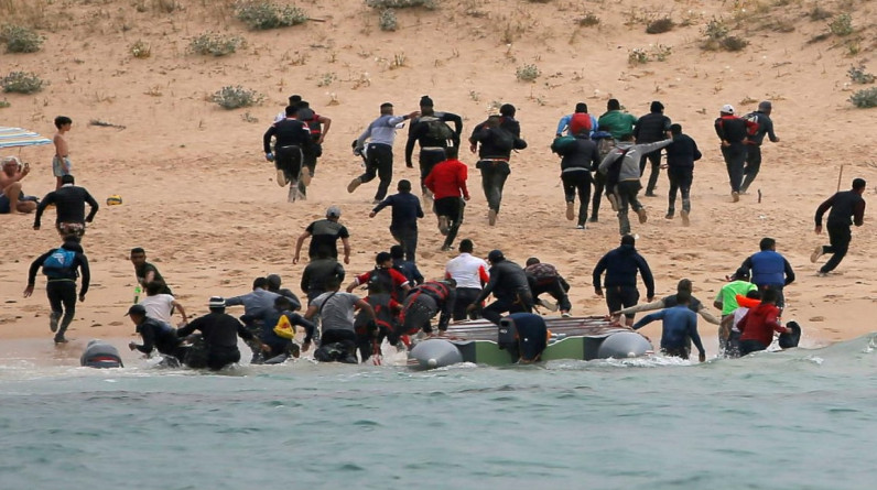اليمين المتطرف بإسبانيا يتهم المغرب بإغراق البلاد بالمهاجرون القُصر