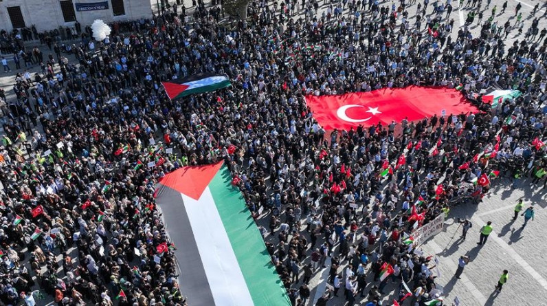 محتجون في تركيا ينددون بهجمات إسرائيل على غزة