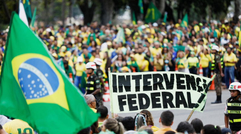 إجراءات حازمة ضد مثيري الشغب في البرازيل.. إقالة حاكم برازيليا والتلويح بتهم تدبير انقلاب