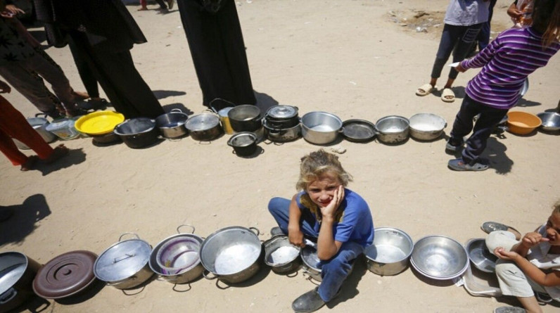 منظمات إغاثة عالمية:هذا ليس وقت الصمت..لم يدخل الطعام لغزة منذ 16 يوما