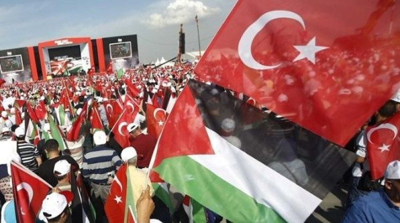 الآلآف في تركيا يتظاهرون تضامنا مع الشعب الفلسطيني