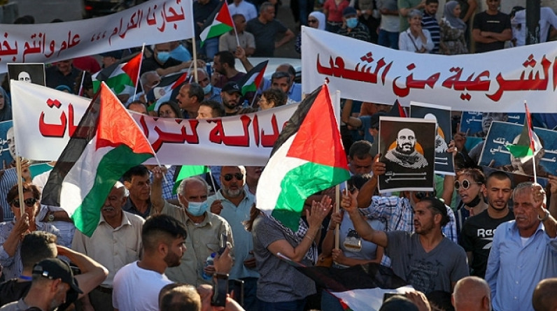 هاني المصري يكتب: لماذا لم تثر المعارضة الفلسطينية مثلما ثارت المعارضة الإسرائيلية؟