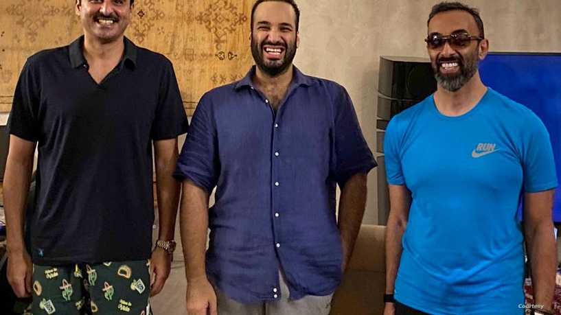 محمد بن سلمان وتميم وطحنون بن زايد في لقاء مثير على البحر الأحمر