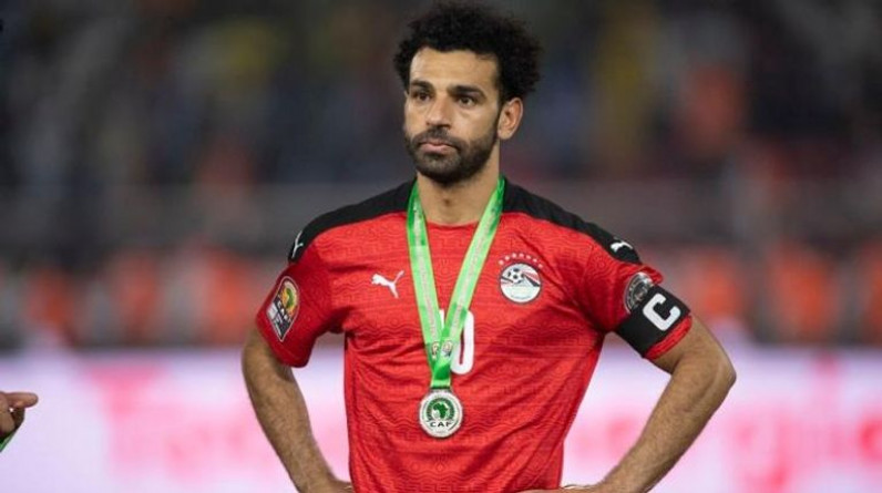 آخرهم حسن شحاتة.. 5 نجوم هاجموا محمد صلاح بسبب منتخب مصر