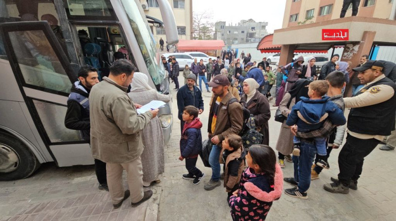 صور| سفر الدفعة الثالثة من الأطفال المرضى والجرحى للعلاج في الخارج عبر معبر رفح