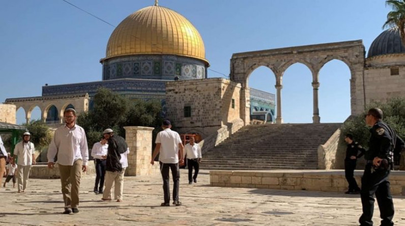 الصفدي والشيخ يطالبان قوات الاحتلال بالانسحاب من المسجد الأقصى