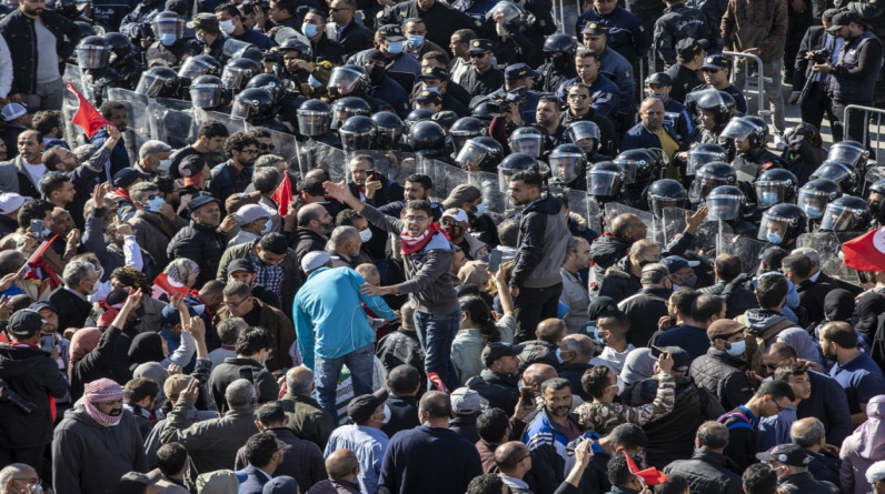 صحيفة الإيكومونيست: مؤشر الديمقراطية في العالم يتراجع إلى أسوأ مستوياته.. فما ترتيب الدول العربية؟