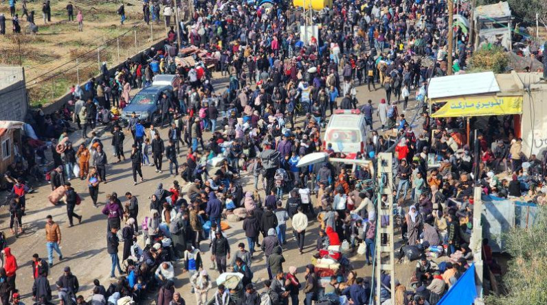 توافد النازحين الفلسطينيين لشمال غزة منذ السابعة صباحا