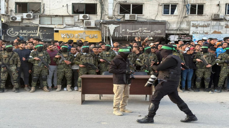 القناة 12: حماس احتفظت بقوتها وما يجري الآن يؤكد وجودها بكل مكان وسيطرتها على القطاع