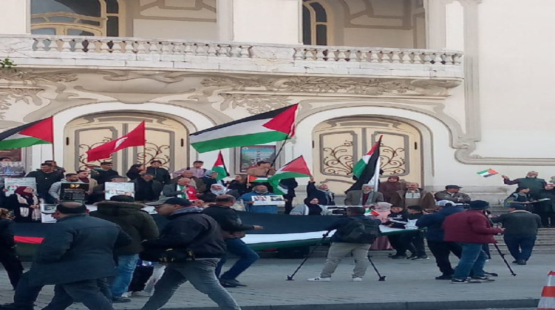 وقفة في تونس دعماً لفلسطين والمقاومة وتنديداً بجرائم الاحتلال في قطاع غزة