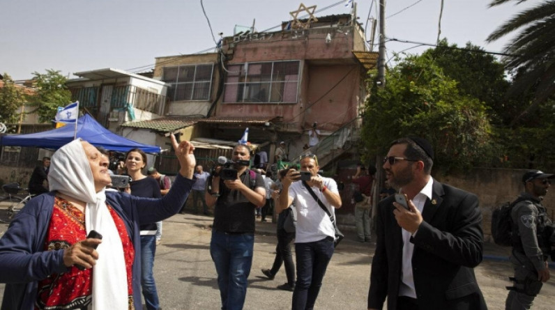 اعتداءات جديدة في حي الشيخ جراح.. مستوطنون قذفوا فلسطينيين ومنازلهم بالحجارة