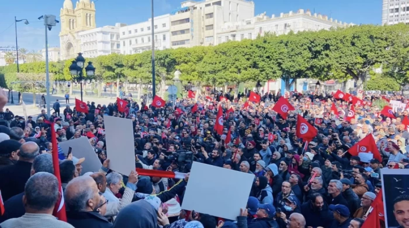 البنك الدولي يٌعلّق محادثاته مع تونس ردًا على الأحداث الأخيرة