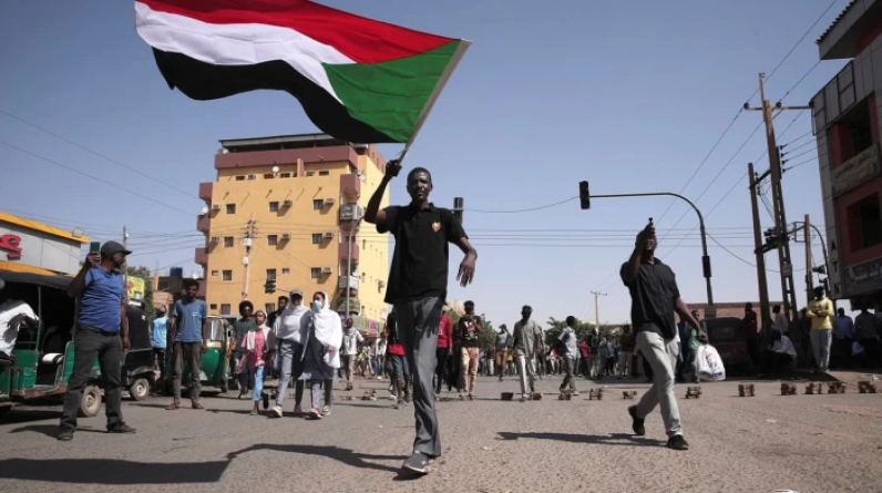 عشية توقيع الاتفاق الإطاري.. الجيش السوداني يطوق الخرطوم