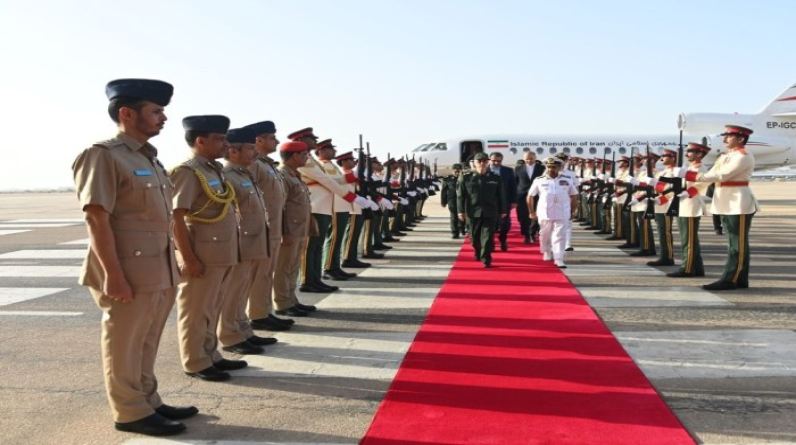 بعد مباحثات بين رئيسي الأركان.. إيران تدعو عمان لمناورات بحرية ومؤتمر