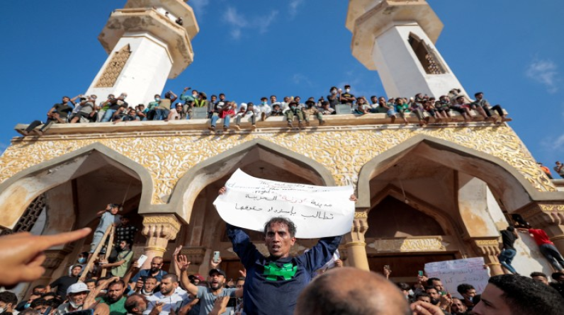 ف. تايمز: لماذا نجا حفتر من الغضب الشعبي المتوقع بعد كارثة فيضانات درنة؟