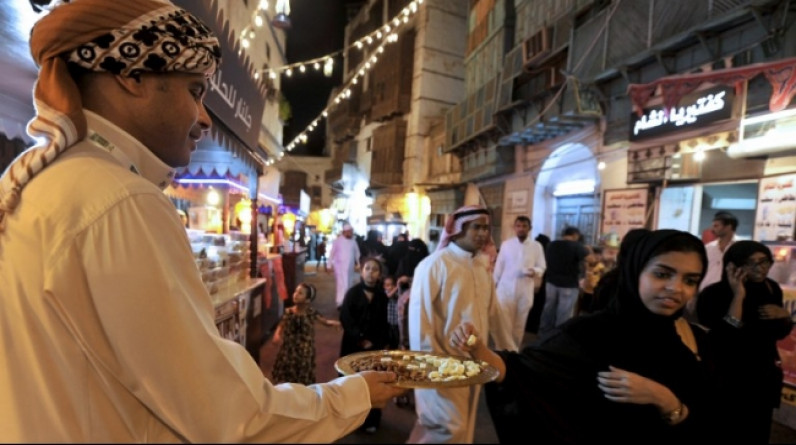 أجواء رمضان تعود للخليج مع رفع قيود كورونا